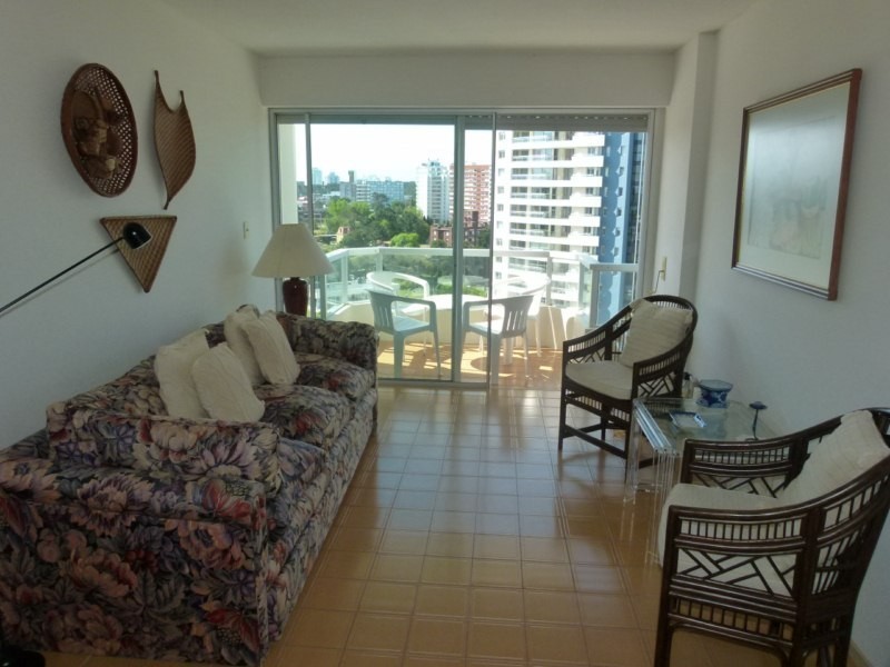 Departamento a metros de Playa Brava